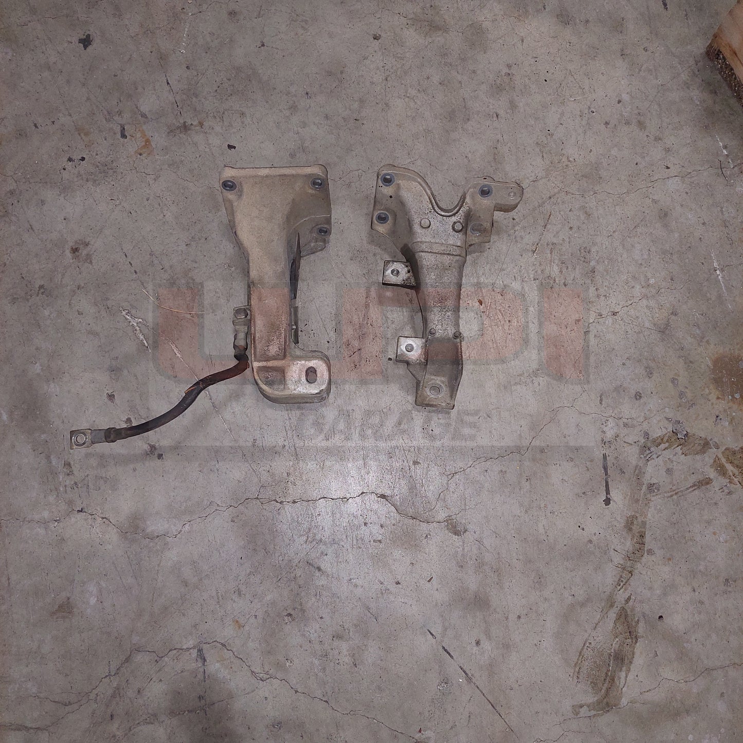 BMW E36 M50/M52 Engine Arms 11811141137 11811138249