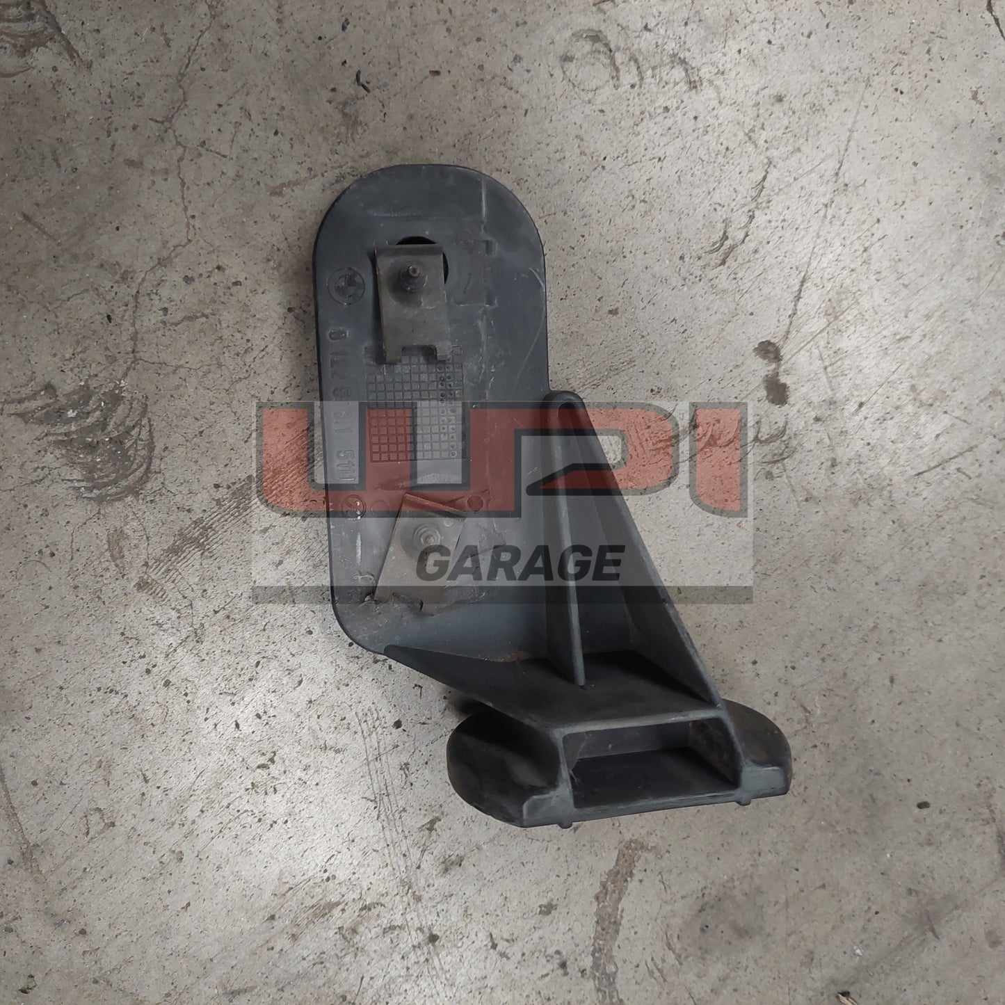 BMW E36 Front bumper support mount bracket Right 51118122578
