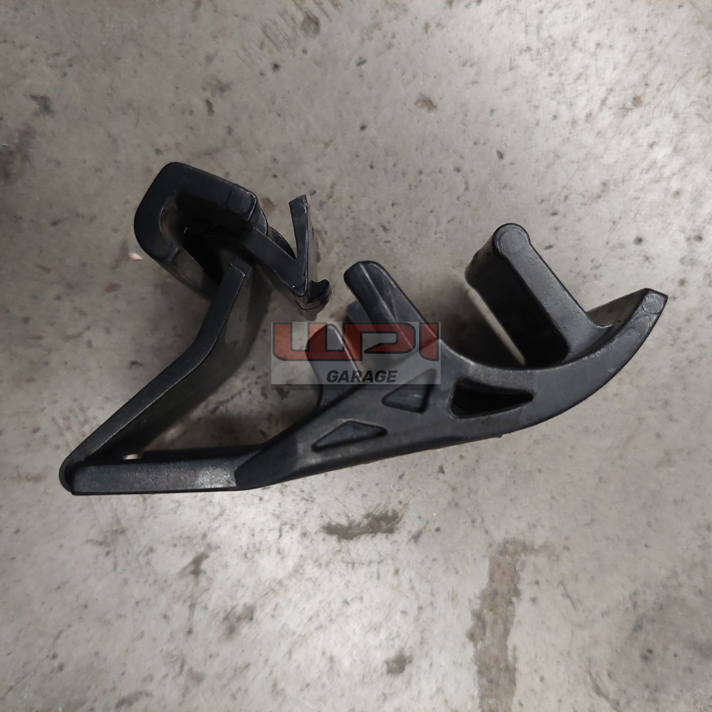 BMW E36 Upper radiator clamp 17111723341