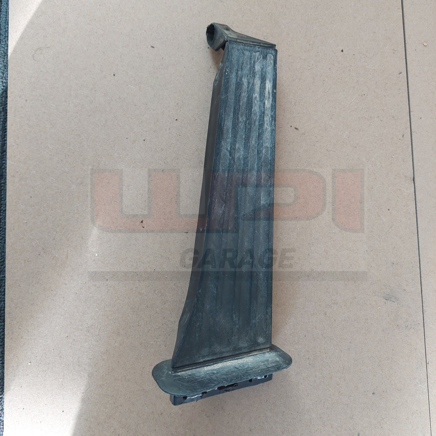 BMW E36 accelerator pedal  11586601